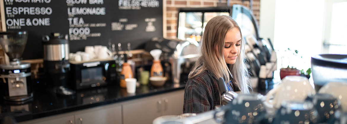 barista making coffee