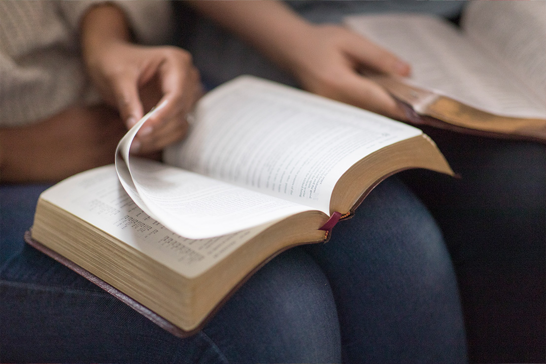 dallas college students reading bibles