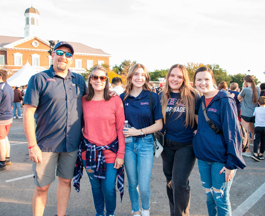 dallas college students with parent outside