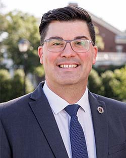 Headshot of Dr. Brent Thomason