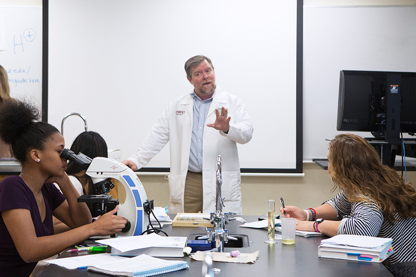 Dr. Mark Bloom teaching students - Dallas, Texas